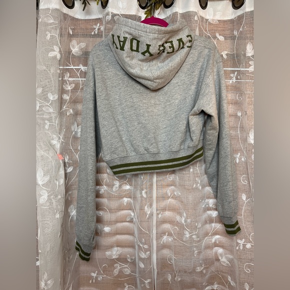 Urban Outfitters Cropped Hoodie - Winning Everyday - Picture 5 of 8